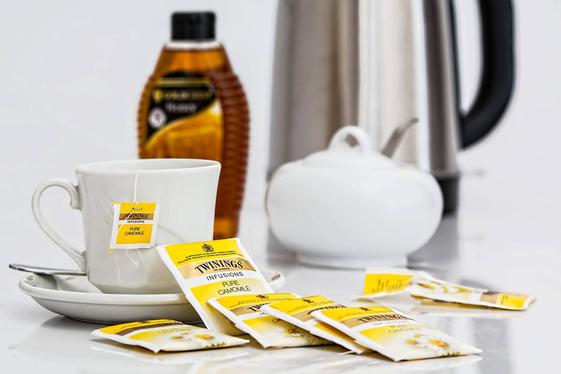 bedtime-drink-camomile-tea