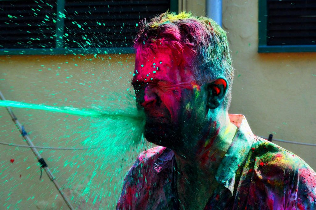 Holi paint face dormeo