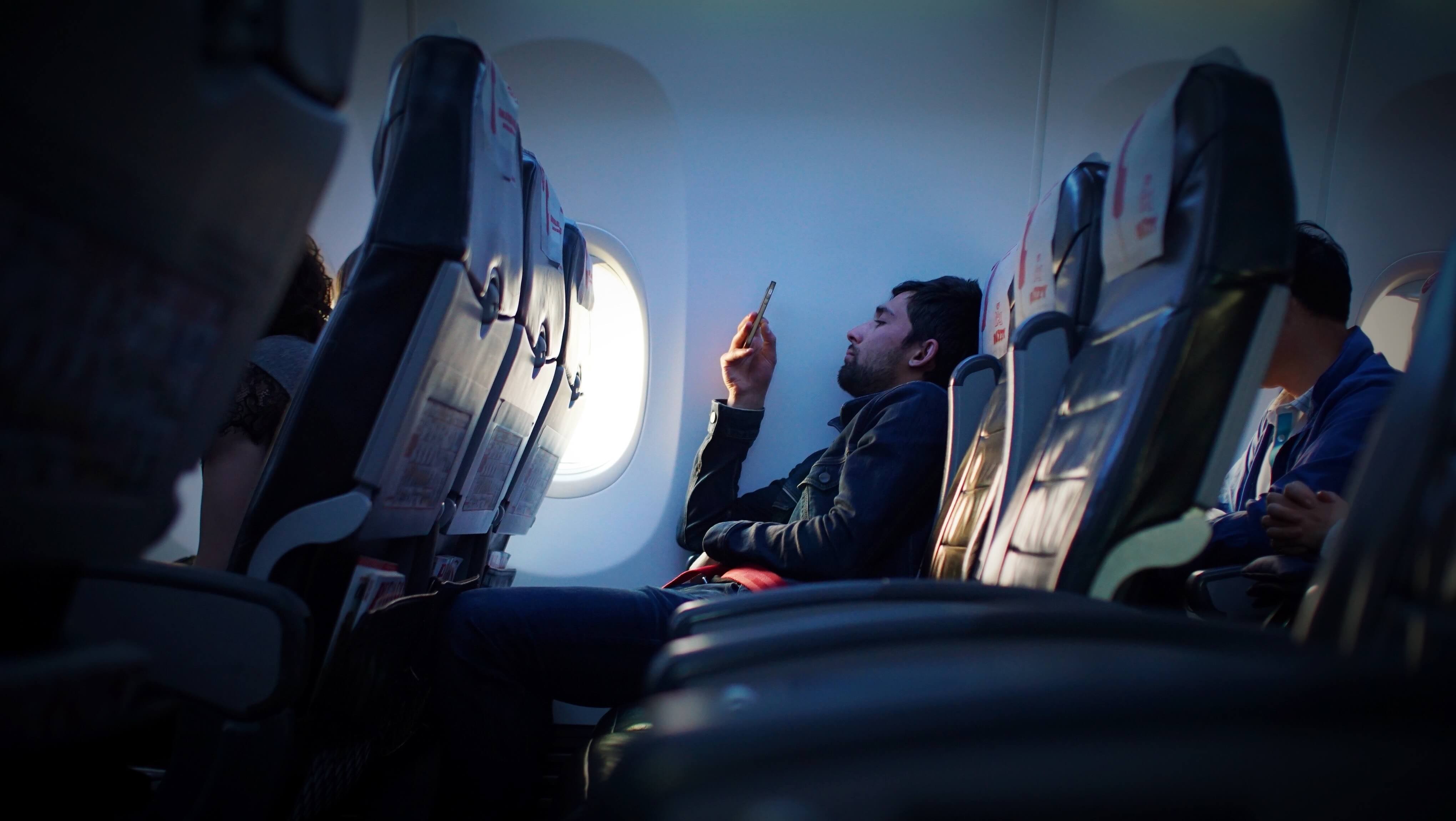how-to-sleep-on-a-plane-phone-plane-1