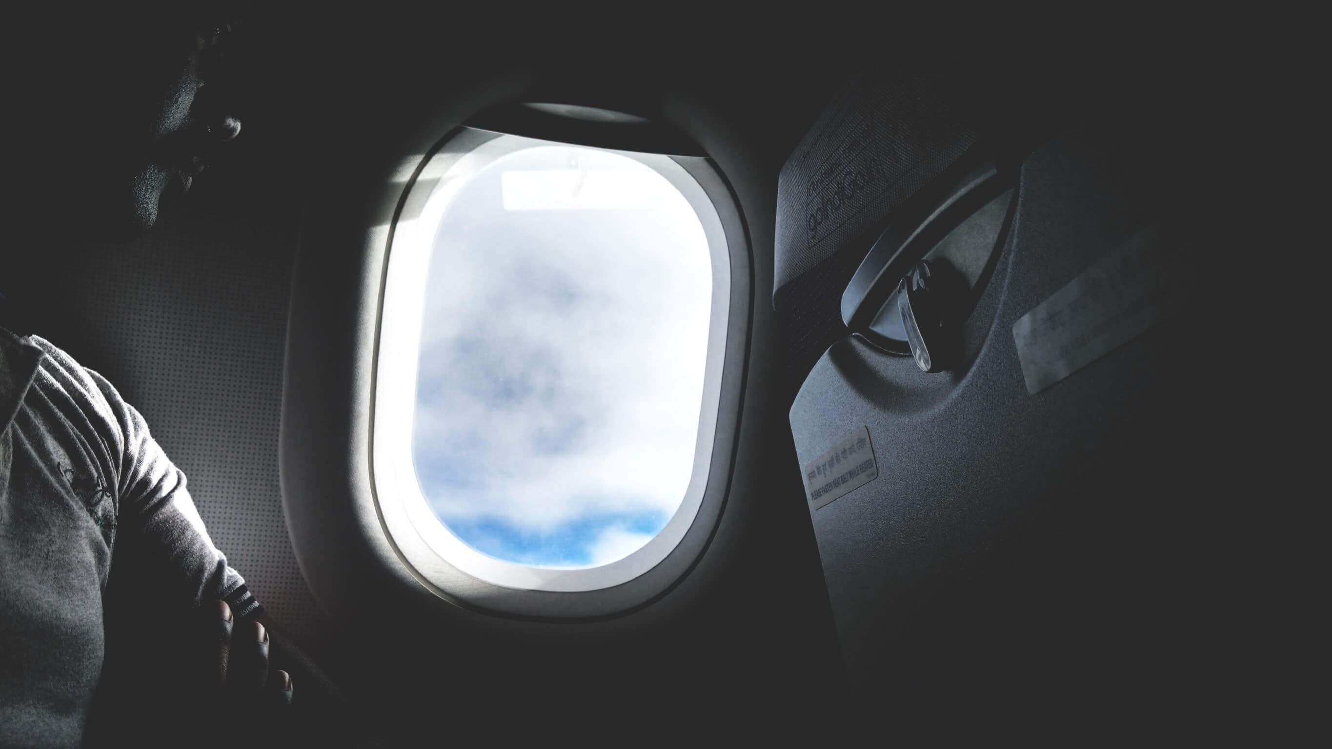 how-to-sleep-on-a-plane-sleep-plane-1