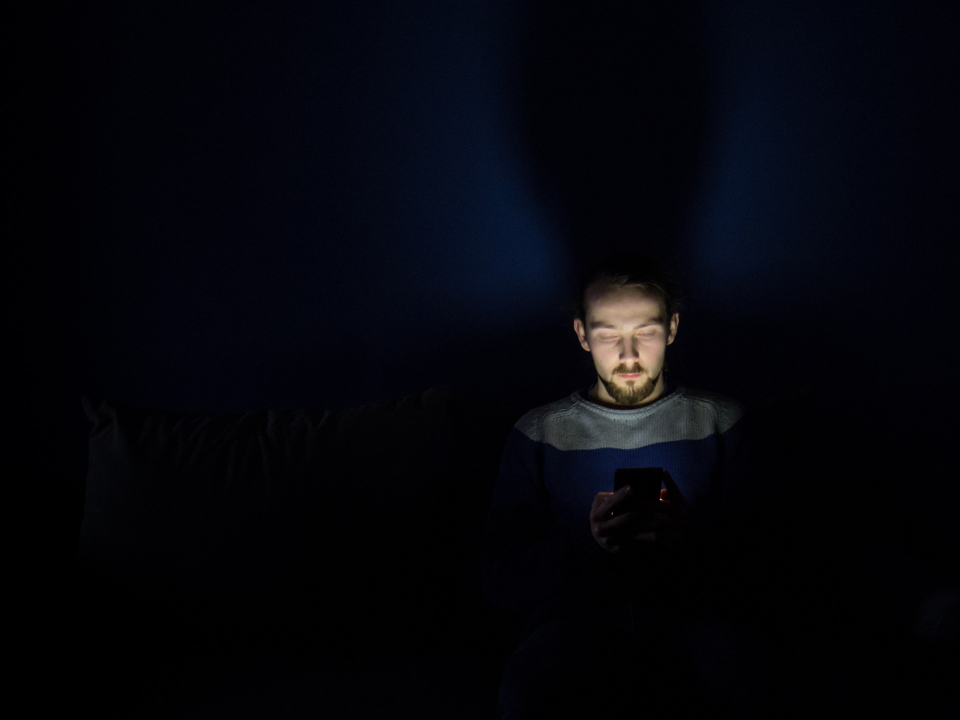 Blue light: Is it really harmful to sleep?