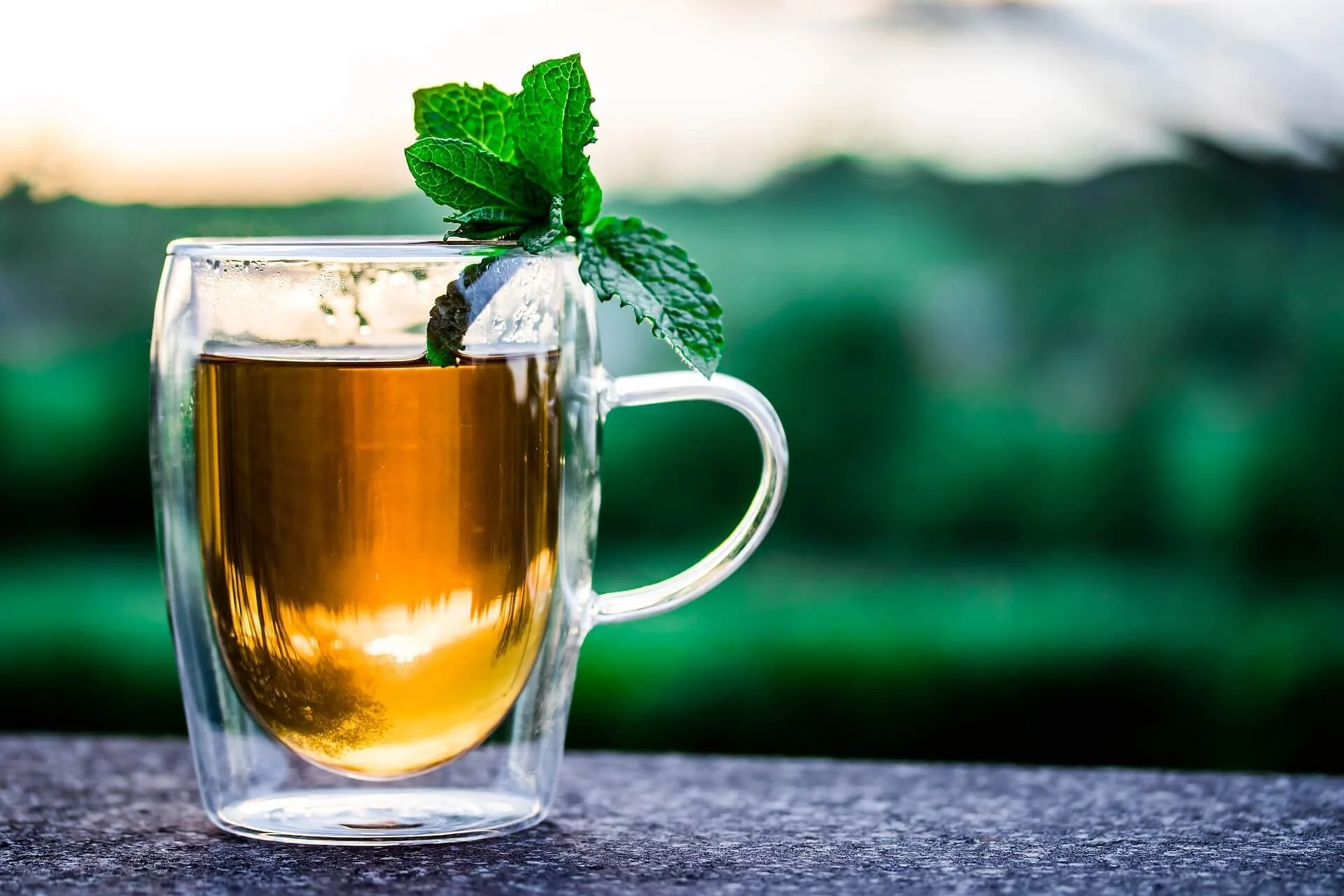 bedtime-drink-peppermint-tea