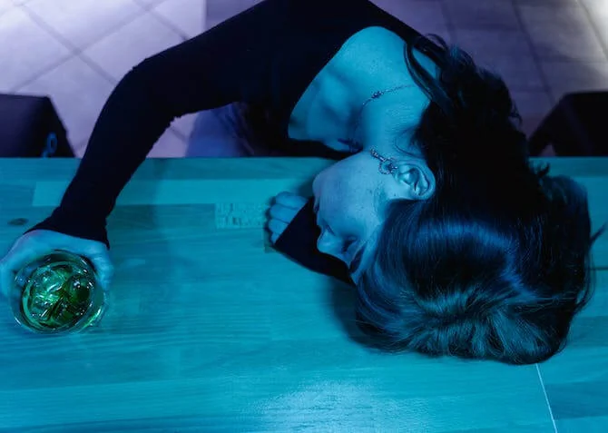 woman drunk with her head on the bar