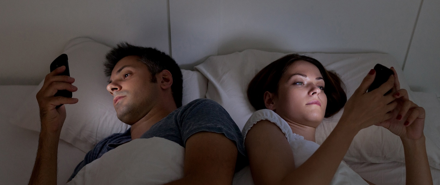 Common arguments between couples: Devices in Bed